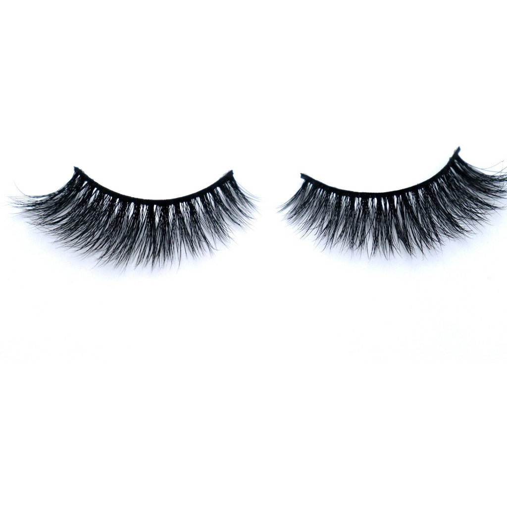 Step up your lash game with Elegance - a fluffy, reusable mink lash with a thin band and comfortable fit, perfect for up to 25 wears.