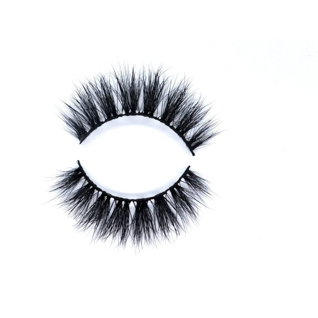 Experience effortless lash perfection with Destiny Lash - this wispy and natural-looking false lash will enhance your natural beauty.