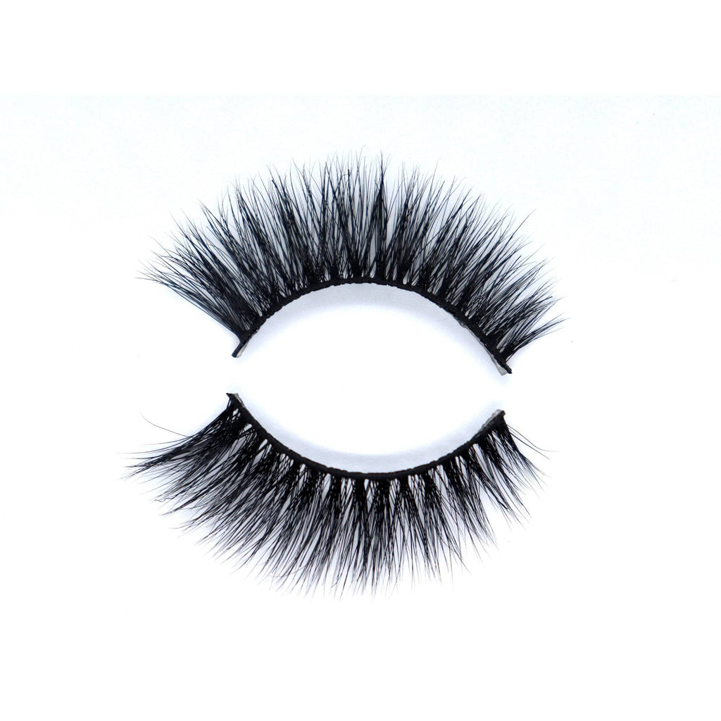 Experience luxurious lashes with Elegance - our premium-quality mink falsies feature a fluffy, full design and a comfortable, lightweight feel.