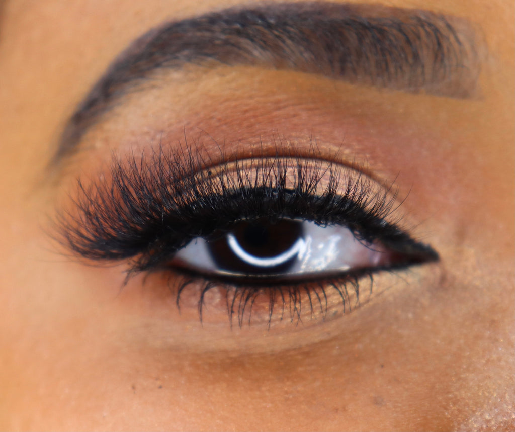 Enhance your eyes with these high-quality mink lashes - perfect for adding volume and length to your natural lashes.